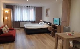 Meublés du 25 N3 Studio 1er Etage
